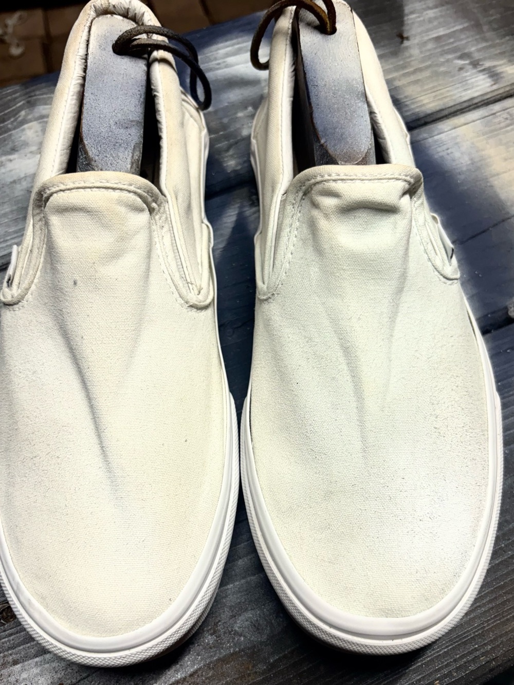 White Vans slip-on sneakers #skateboarding #Mens 9.5